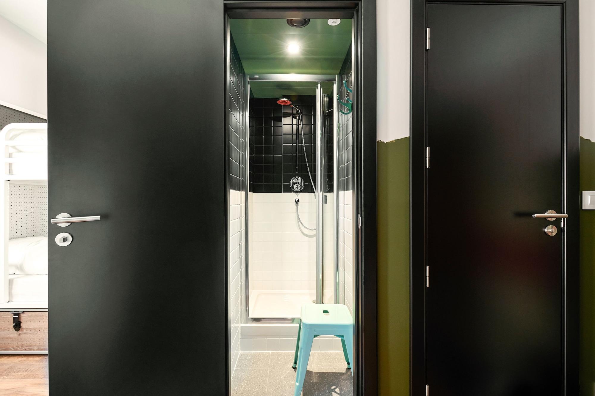 Generator Hotel