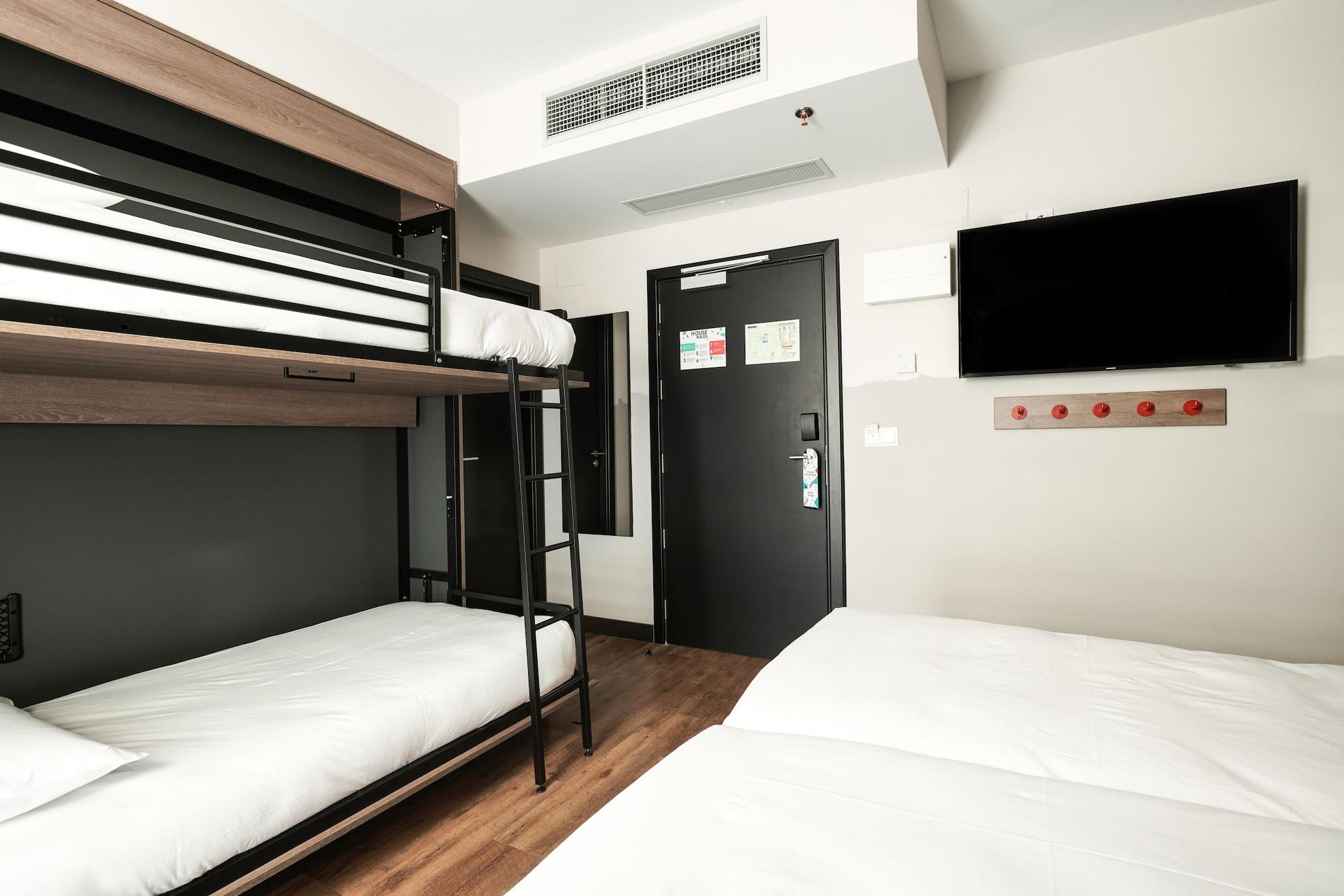 Generator Hotel *